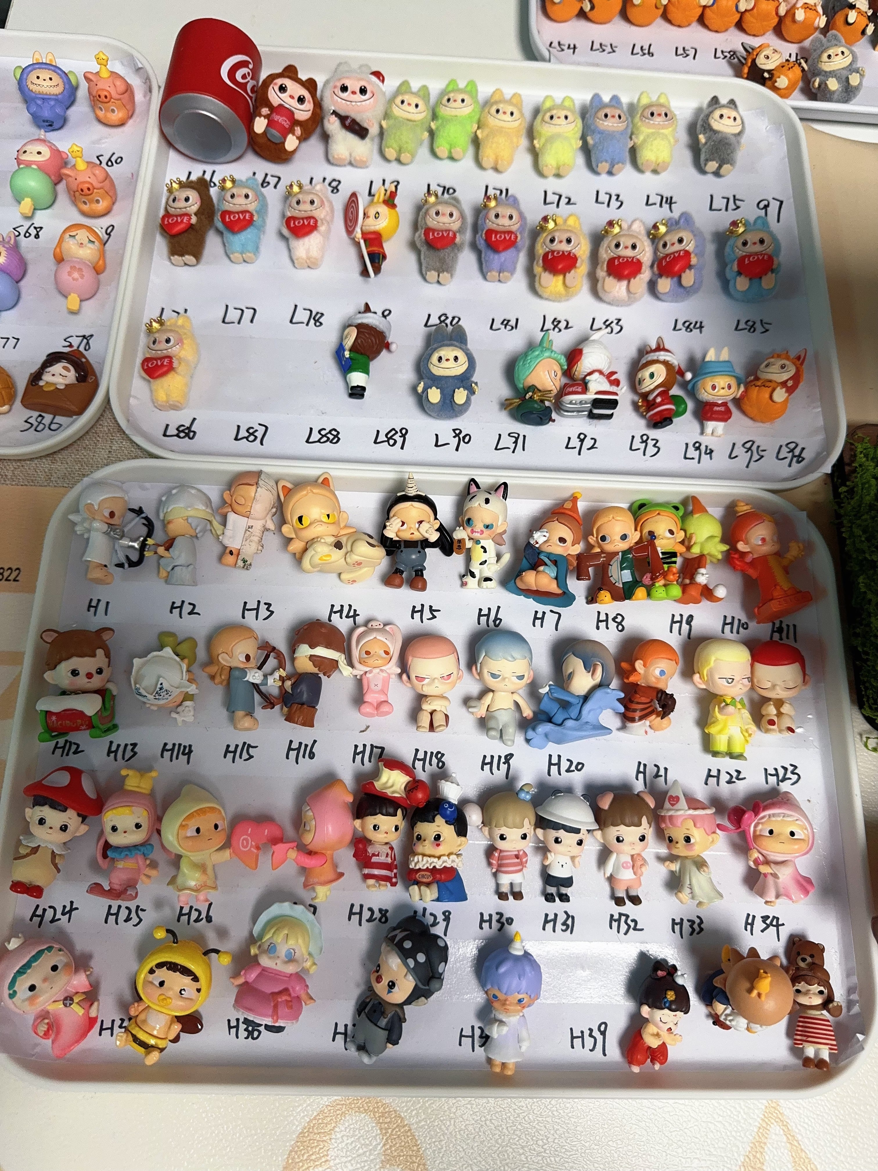 mini dolls blind box!