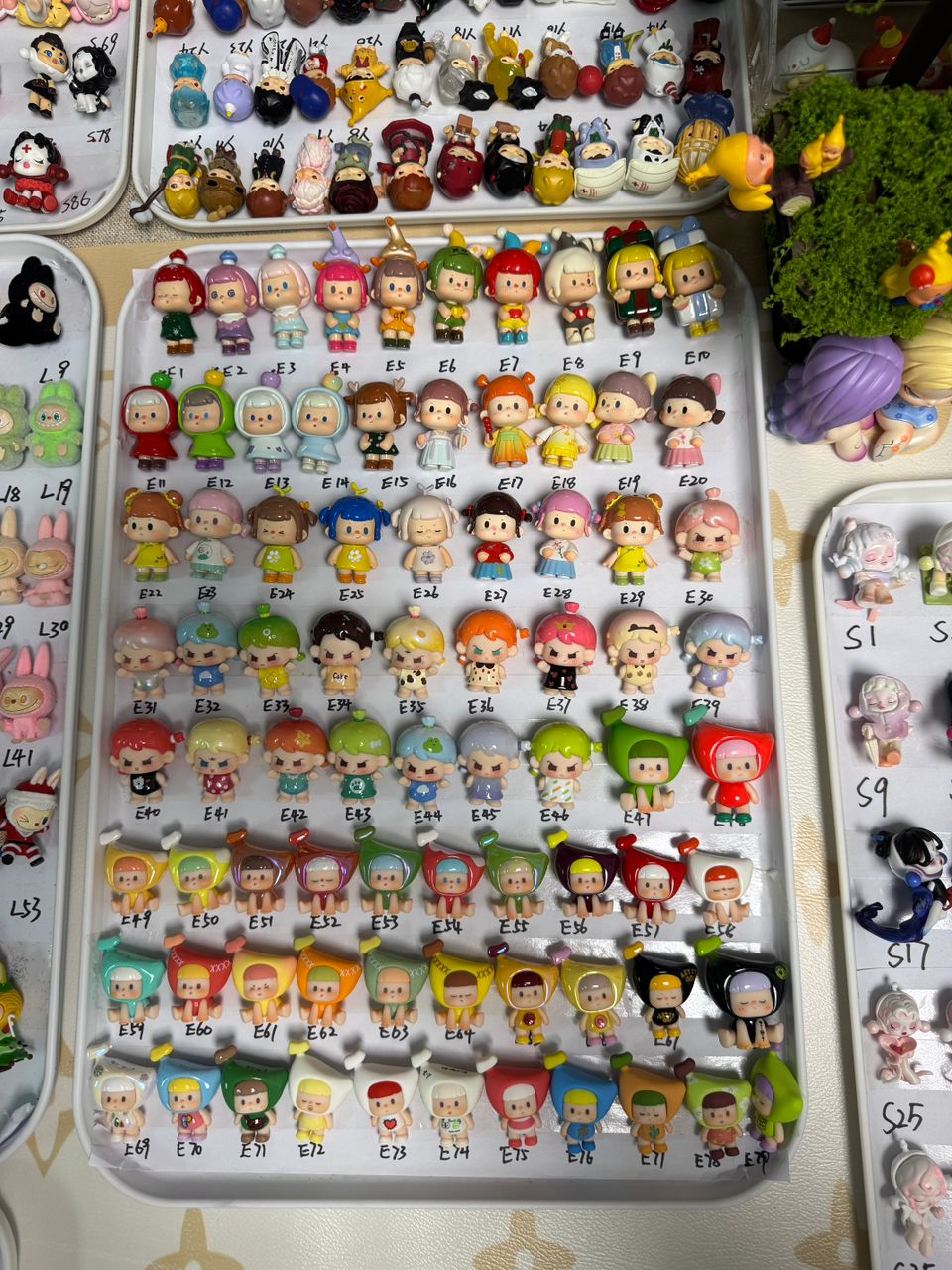 mini dolls blind box!