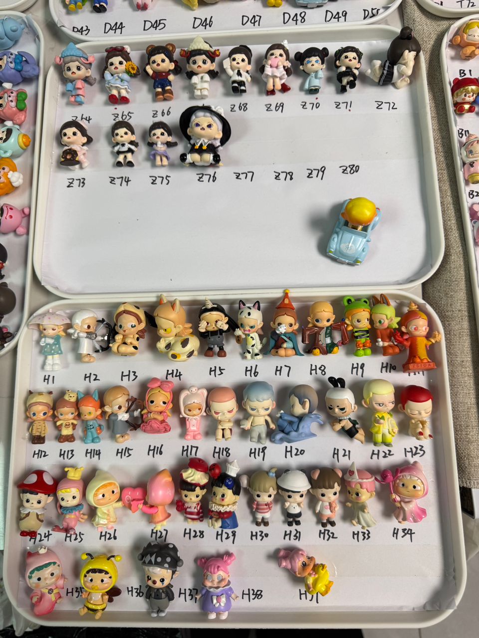 mini dolls blind box!
