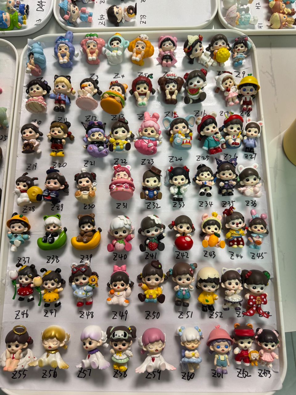 mini dolls blind box!