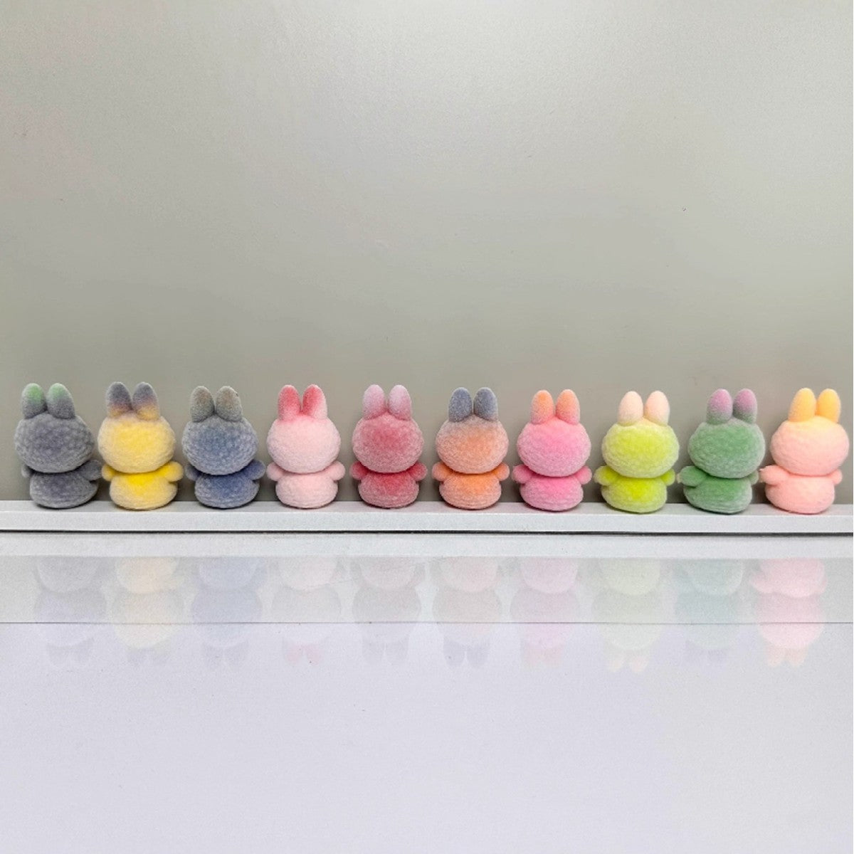 Gradual change color mini flocking labubu