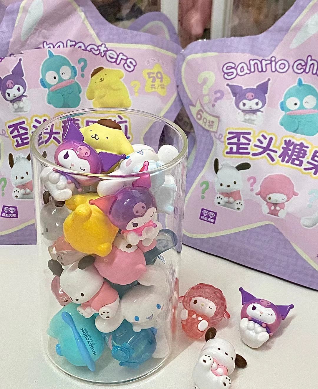 Sanrio family tilted head series candy granules