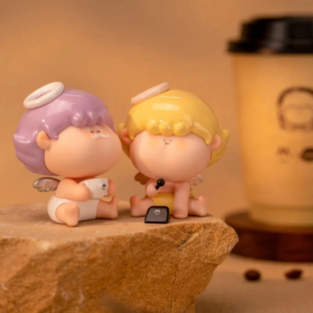 Amalilis, this cup floats a series of cute doll ornaments, figure tide play gifts.