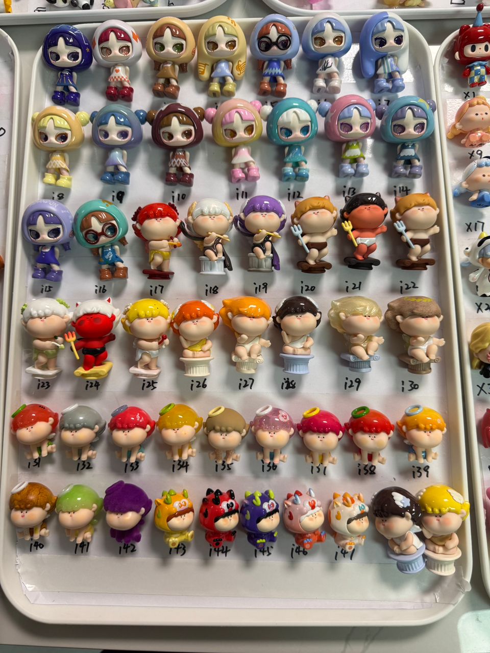 mini dolls blind box!