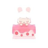 Corner cutting cake