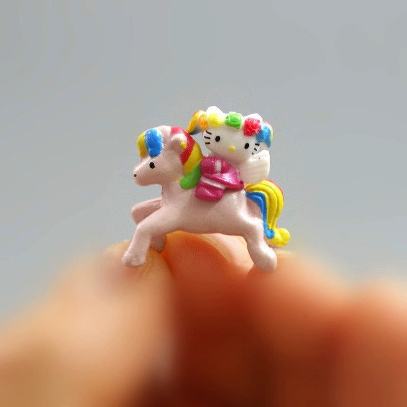 Hello Kitty mini figure